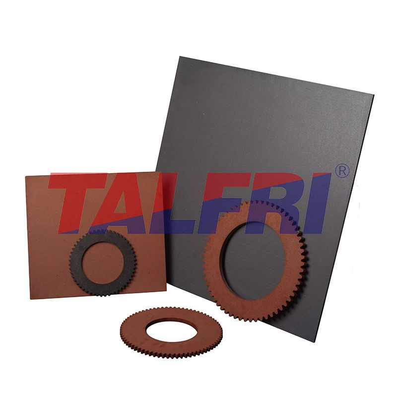 Se aplica una lámina plana de freno moldeada rígida de mayor coeficiente para frenos industriales